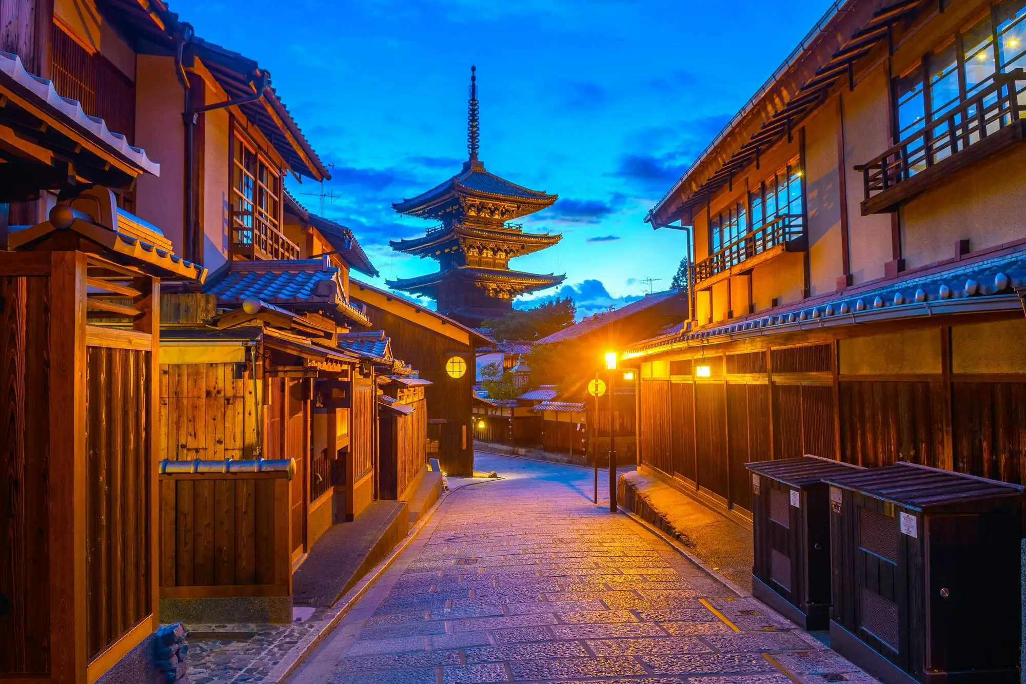 京都の夜の姿は映画かドラマのワンシーン 超絶美麗な4k映像で京都の幻想的な風景を堪能 観光 旅行 クールジャパンビデオ 日本の観光 旅行 グルメ 面白情報をまとめた動画キュレーションサイト Cool Japan Videos