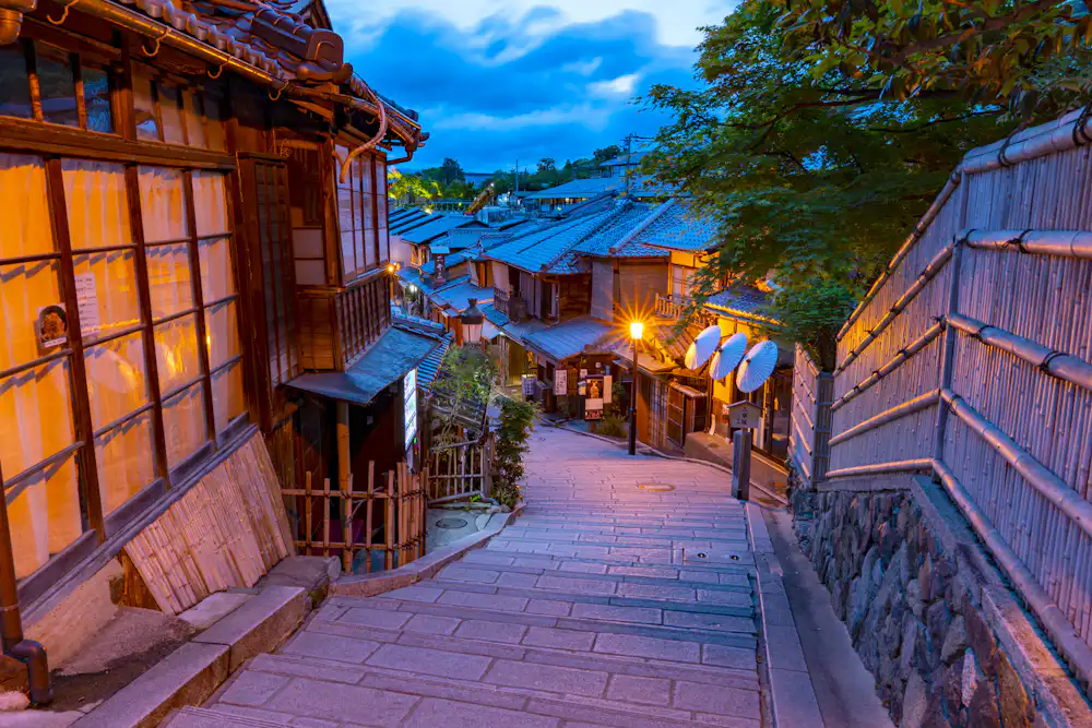 Kyoto At Night Like A Scene From A Movie Enjoy The Magnificent Scenery Of Kyoto In Beautiful 4k Travel Cool Japan Videos A Video Curation Site With Information On Sightseeing Travel Gourmet