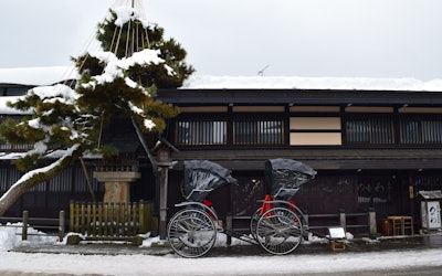岐阜县导弹高山的雪景令人叹为观止。通过充满历史情趣的街道了解日本过去的美好时光。