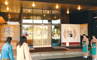 新潟観光に訪れたなら絶対に外せない温泉旅館「風鈴屋」。女性に人気の美肌効果の高い温泉とご当地グルメを堪能する！
