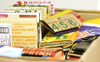 廢棄紙箱化身充滿藝術性的美麗紙箱錢包！紙箱藝術家島津冬樹付諸在紙箱作品上的信念是什麼？
