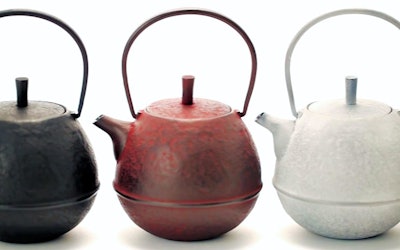 400年以上の歴史ある岩手県盛岡市の南部鉄器は一生使うことのできる外国人にも人気の商品！鉄分補給もでき健康にも良い、日本伝統の品をご覧ください。