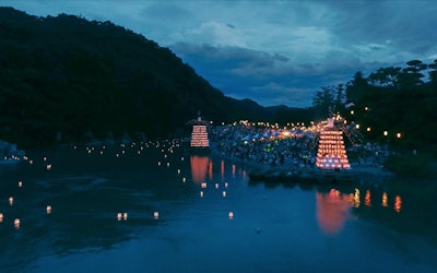 사이타마현 지치부시에서 열리는 전통 여름 축제 ’나가토로 후나다마 축제’를 만끽! 포효 싱크대와 박력 넘치는 불꽃놀이는 최고의 여름 추억이 될 것입니다!