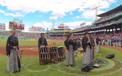 Performing the American National Anthem on a Traditional Japanese Musical Instrument! A Performance That Even a Packed MLB Stadium Crowd Was Impressed By!