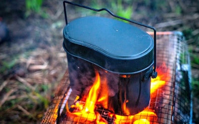 Spice up Your Outdoor Meals With a Mess Kit and Make Camping More Fun! Basic Tips on How to Use a Mess Kit for Camping and the Secret to Making Delicious Camping Rice!
