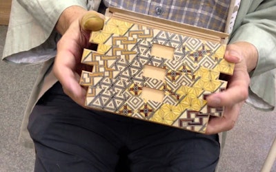 A box that needs to be solved 72 times to open. What is the mechanism of the secret box made of Hakone's traditional marquetry?
