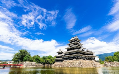 国宝「松本城」は長野有数の人気観光スポット！天守閣の内部は長い歴史が詰まった驚きの光景が広がっていた。