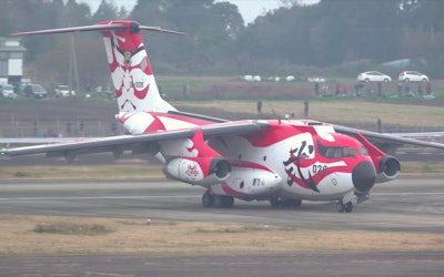 Flashy Memorial Pained Jets Take to the Skies at the Nyutabaru Air Base Air Festival! The Flashy, Kabuki-Printed Color Scheme Is a Crowd-Pleaser!