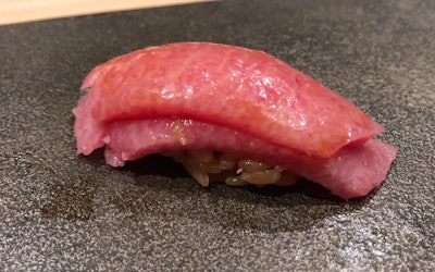 Delicious Nigiri Sushi at the Popular Sushi Restaurant "Hakkoku" in Ginza. Come See What This Reservation-Only Sushi Restaurant Is All About!