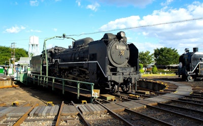 교토 철도 박물관에는 50대가 넘는 진귀한 열차로 가득하다! 아이들의 탄성을 자아내는 운전 체험에는 실제 훈련에 사용되는 리얼한 열차가 사용된다는 사실! 