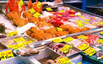 Enjoy All the Goodies of Monzeki Street at the Tsukiji Outer Market in Chuo City, Tokyo! Explore the Streets of a Shopping District Popular Among Foreign Tourists!