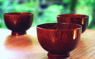 The Splendid Craftsmanship of Yamanaka Lacquerware, a Traditional Craft of Ishikawa Prefecture. Enjoy the Precious Production Process, Which Is All Done by Hand!