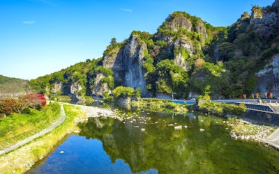 The Breathtaking Beauty of Nakatsu, Oita's “Hon-Yabakei.” Enjoy a Powerful, Aerial Video Showing Its Spectacular Cliffs!