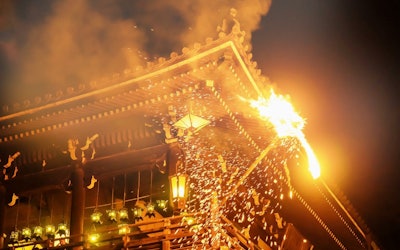 爲春天的到來澆水的"取水"是什麼？ 在奈良持續1200多年的東大寺二月堂傳統活動通過視頻！火星飛舞的火把非常逼真