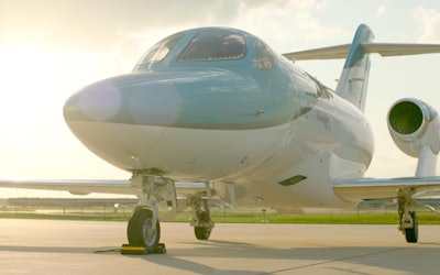 An In-Depth Look at the Fascinating, 600 Million Yen Private Jet, Hondajet Elite! Enjoy the Beautiful Airplane Showing off the Latest Technology in Japan as It Attracts Attention From All Over the World!