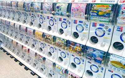 Countless Capsule-Toy Vending Machines Line the Walls of Akihabara Station. So Many of Them It’s Hard to Choose! Let’s Get Some Quality Capsule Toys!