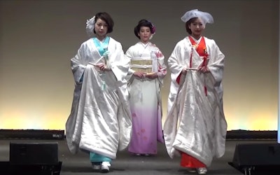 The History of the Kimono as Seen Through Show. Enjoy the Changing Colors and Styles of the Kimono Through the Ages. The Dressing Performance Is Also a Must-See!