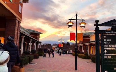 Enjoy Shopping to Your Heart's Content at Gotemba Premium Outlets, One of Japan's Largest Shopping Centers! With More Than 200 Stores, What Can't You Find Here?!