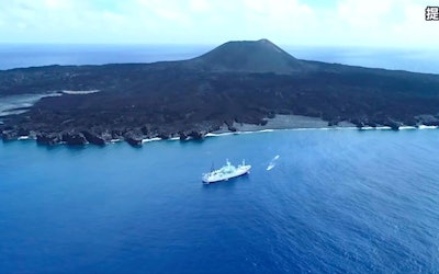 Seabirds Have Inhabited a New Island That Has Formed in Japan! Check out This Awesome New Footage of “Nishinoshima, a Newly Formed Island That Has Increased in Size by 1000 Times Due to Active Volcanic Activity on the Sea Floor!