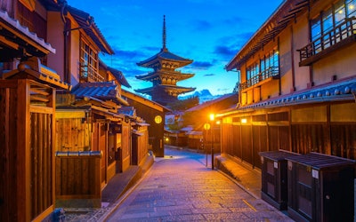 Kyoto at Night - Like a Scene From a Movie! Enjoy the Magnificent Scenery of Kyoto in Beautiful 4K!