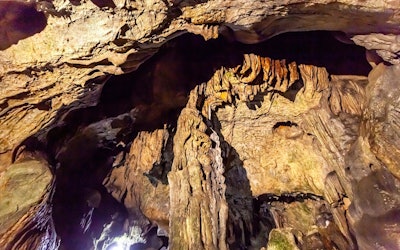 Fujido Cave – This Mysterious 2.2 km Long Limestone Cave in Gunma Prefecture, the Largest in the Kanto Region, Will Take Your Breath Away! The Stalactites, Which Take 100 Years to Grow 1 Centimeter, Are a Famous Power Spot!