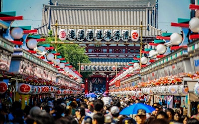 位于东京都台东区浅草、日本三大祭典之一的“三社祭”！千万别错过超过100座神轿及让150万观光客趋之若鹜、数一数二的日本传统祭典！