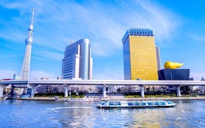 航行於東京運河上的小船魅力十足！超前衛造型的水上巴士、可觀賞煙火秀的屋形船等，帶您探索在東京觀光時絕對會讓人想體驗一番的「船舶旅行」魅力