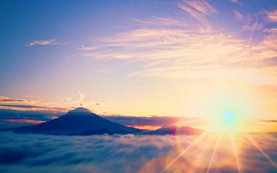 從富士山看到的感動的第一天日出，在上空4000米的直升機上拍攝的視頻！介紹5選看起來漂亮的景點