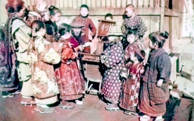 100年前の日本では、庶民はどのように暮らしていた？第一次世界大戦中でもある大正時代の庶民の暮らしぶりを知ることができる、歴史的に貴重な写真の数々を紹介！