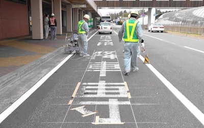 These Road Technicians Are Quick and Precise! Take a Look at Their Artistic Road Marking!