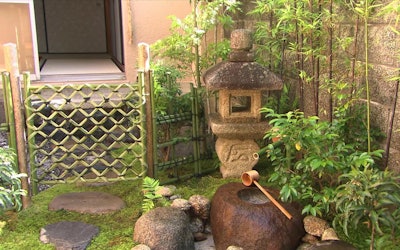 The Roji of a Tea House. A Look at the Skill and Commitment of the Gardener Who Created the Urasenke Tea Garden