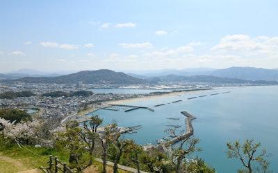 和歌山縣的和歌浦被選爲日本遺產的日本屈指可數的絕景景點！日本歷史上有名的偉人們也會不由自主地吟詠的自然景色，一定會感動！