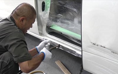 Even a Dented Car Can Be Beautifully Restored With These Amazing Sheet Metal Skills! A Look at Shizuoka Prefecture's Sheet Metal Repair Technology!