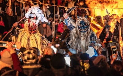 秋田県男鹿市「なまはげ柴灯祭り」動画は迫力満点！山の神の使い「なまはげ」が五穀豊穣・家内安全を願うお祭りは一見の価値あり！