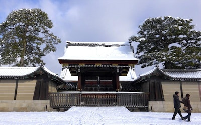 A Beautiful 4k Video of the Kyoto Imperial Palace Blanketed in Snow. Enjoy the Mysterious and Wondrous Snowscape That Is Not Seen Often...