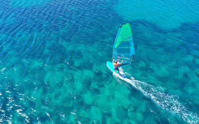 Clear Seas and Sandy Beaches; Enjoy Windsurfing Across the Beautiful Blue Seas off the Coast of Okinawa!