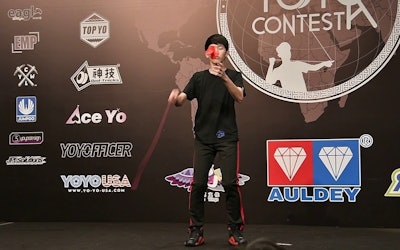 Hajime Miura - The Young, Japanese Yo-Yo World Champion. A Look at the Breathtaking Skills of This Yo-Yo-Bending Athlete!