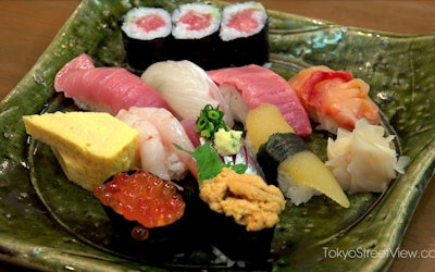 도쿄 메구로에 있는 인기 스시 레스토랑 "Sushi Dokoro Saji"가 만든 섬세한 보석을 맛보세요! 장인의 빛나는 손으로 아름다운 예술 요리가 만들어집니다!