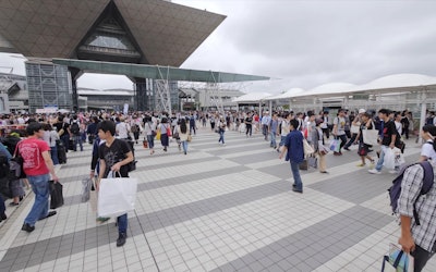 A Walk Around the Venue of the Popular Comiket! You'll Be Mesmerized by the Sight of So Many Amazing Cosplays!