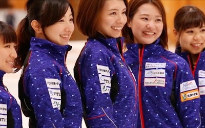 在"就是啊"、"Mogumogu time"中一跃成名的冰壶女子。介绍一下迷倒日本的她们所属的"Loco Solare"！